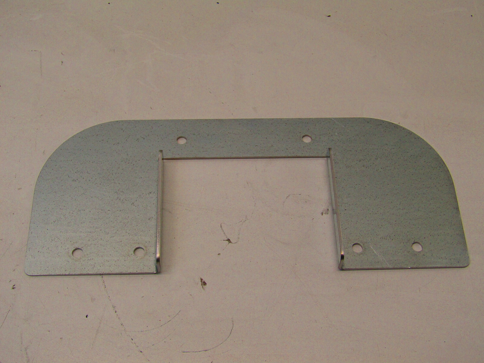 Bracket, connect table to passage f/SB